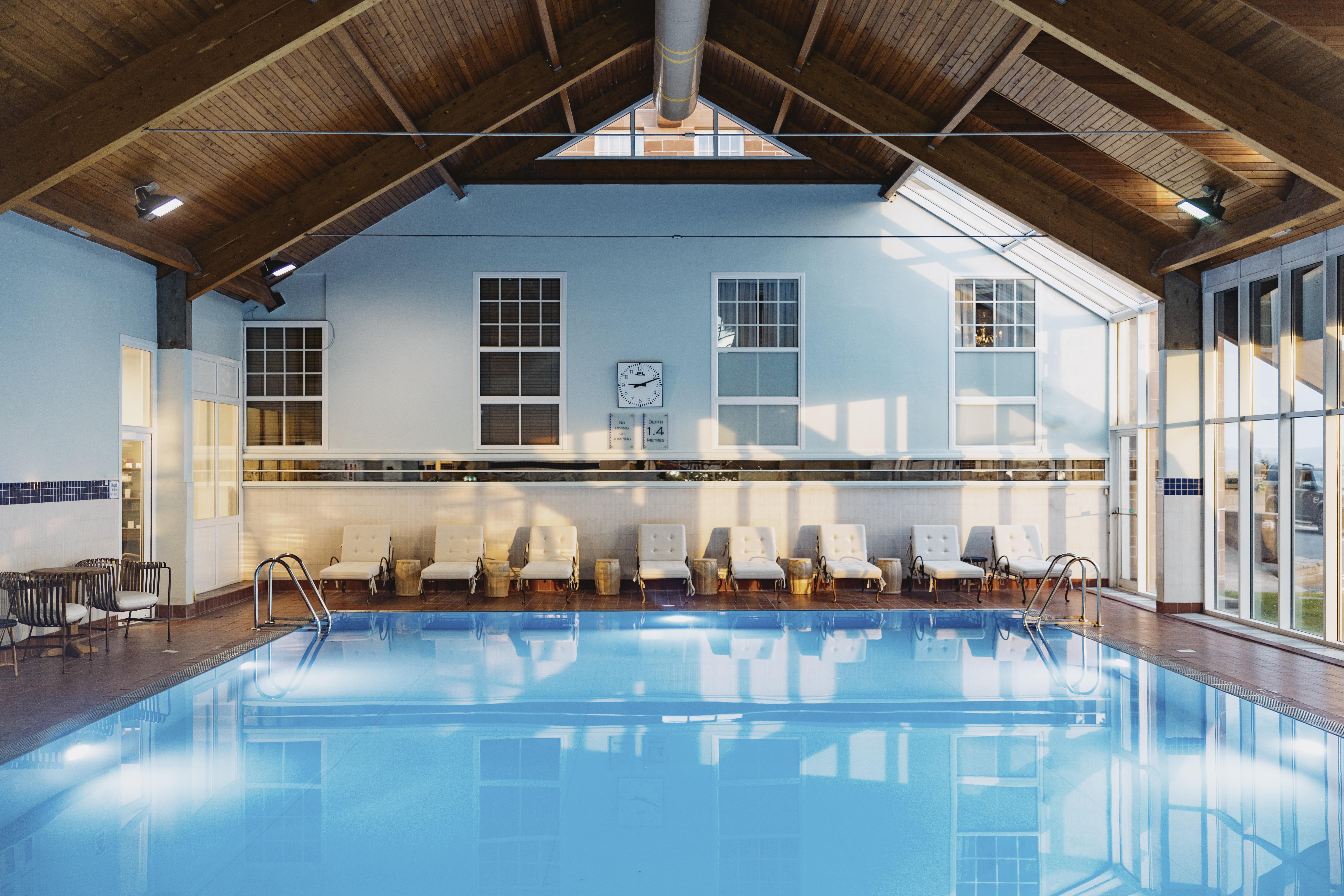 Marine Troon Hotel Eksteriør billede The swimming pool at the hotel