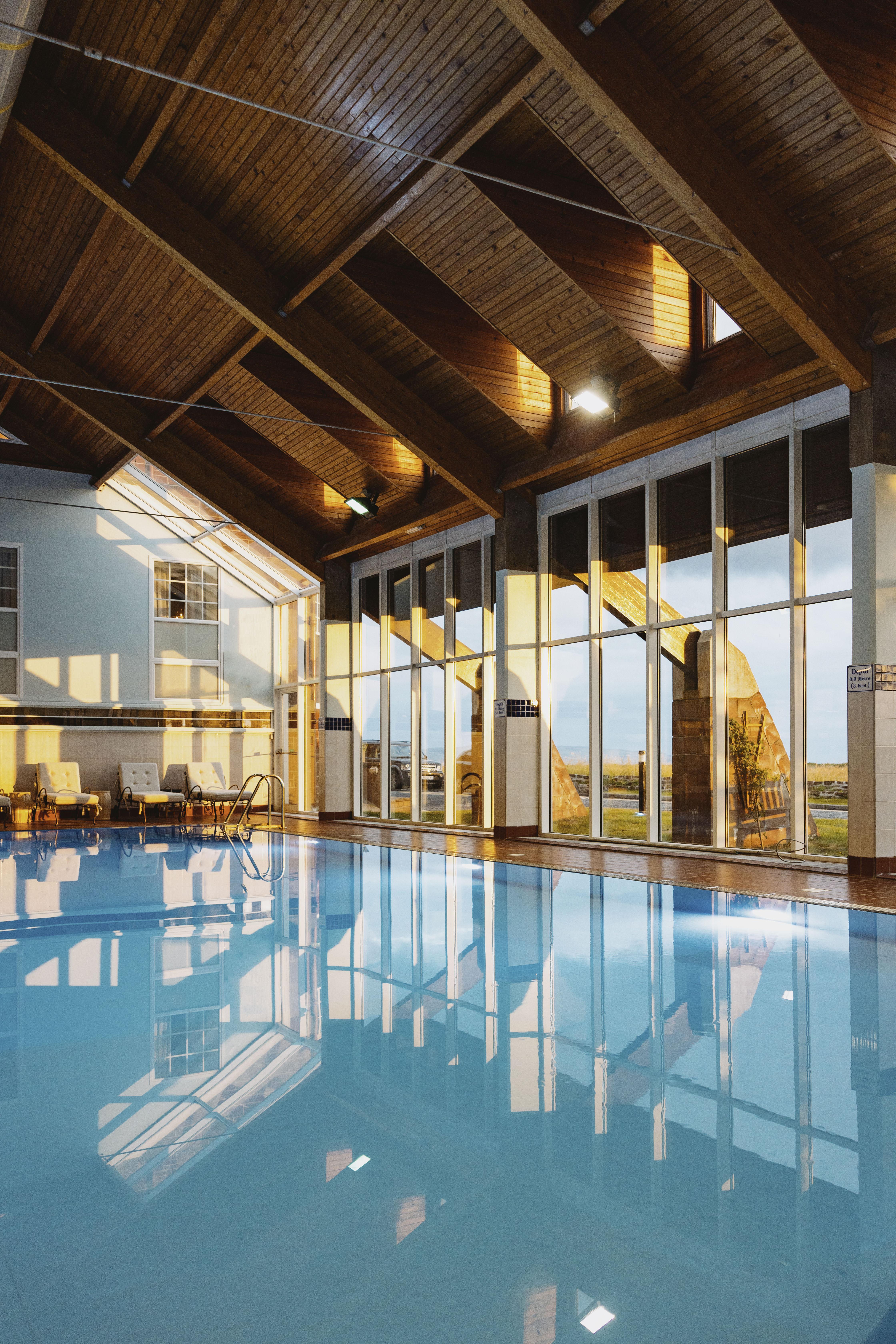 Marine Troon Hotel Eksteriør billede The swimming pool at the hotel