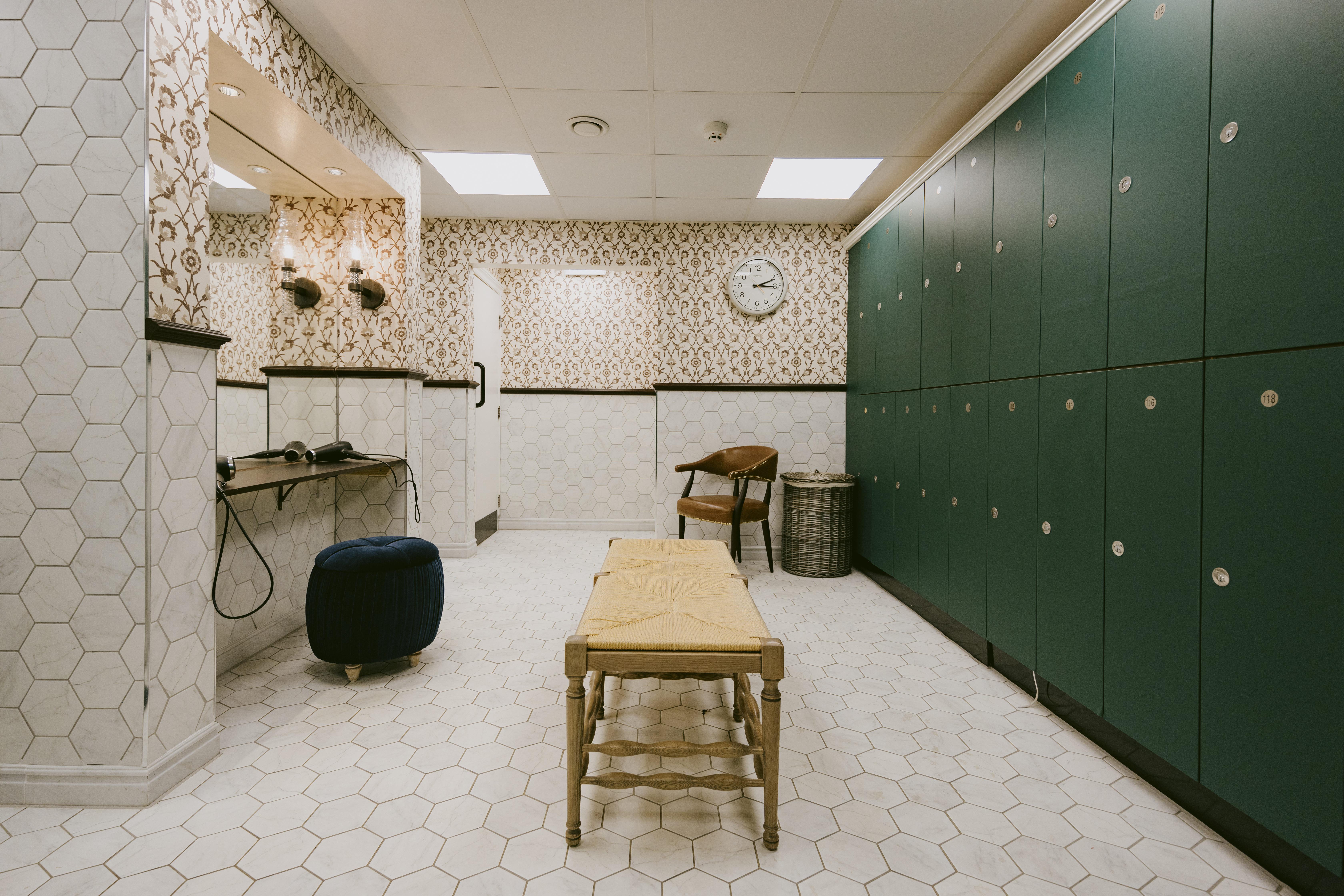 Marine Troon Hotel Eksteriør billede The locker room at the London House